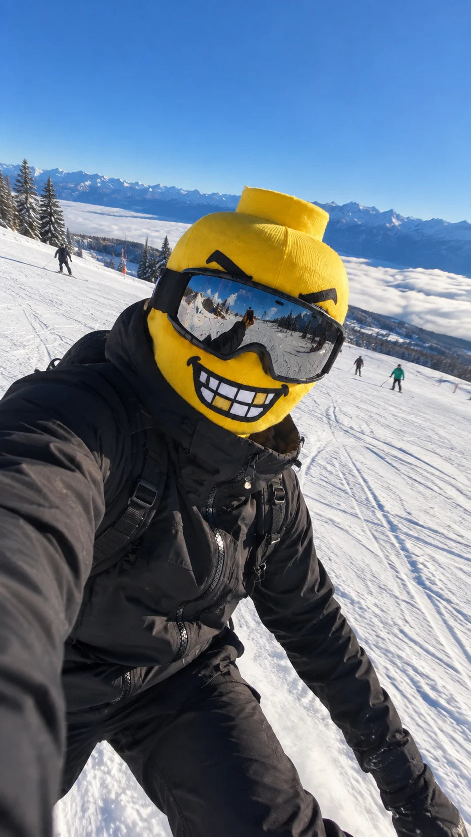Yellow mask on the piste